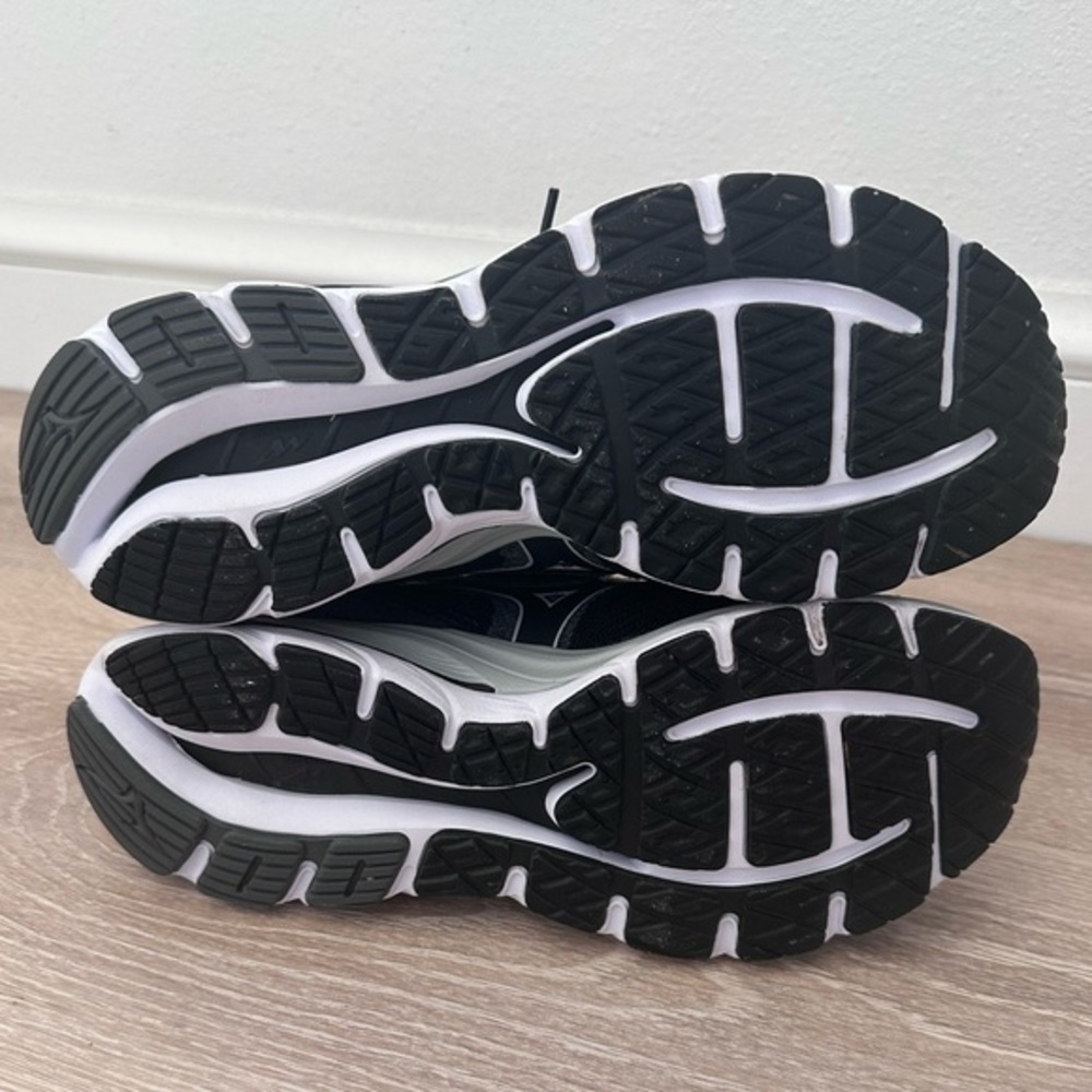 Mizuno Wave Mirari 4 Shoes Size W 10 Like New! See pictures. Hardly wore! - Picture 8 of 8